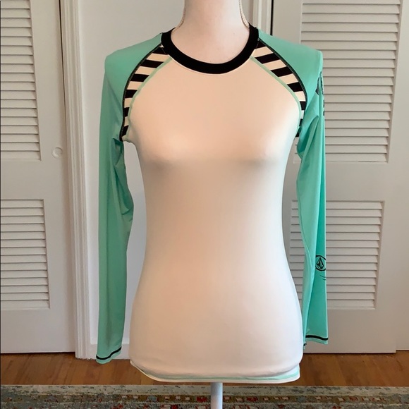 Volcom Rash Guard - Picture 2 of 8